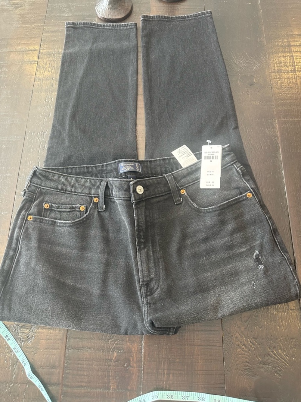 Women’s Express Size 32 Black Straight-Leg Jeans